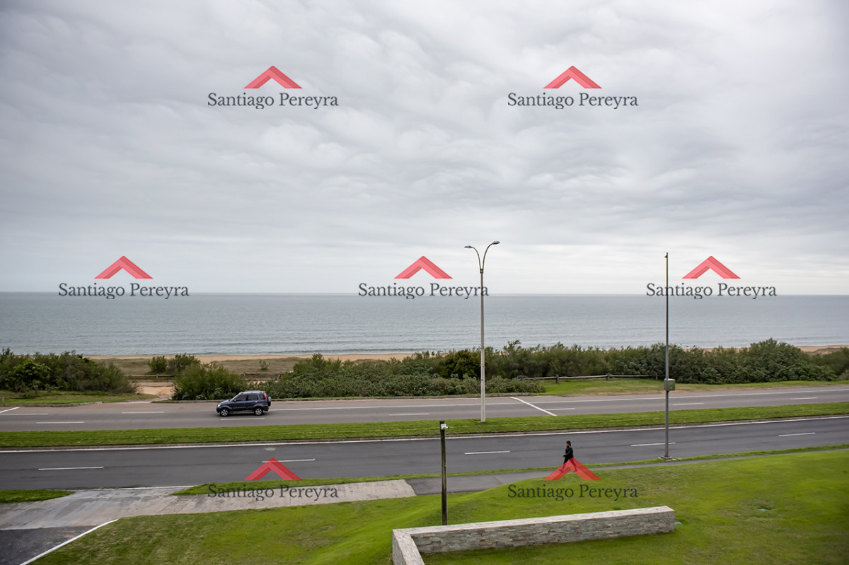Apartamento ID.15910 - Departamento de 3 dormitorios en venta. Gran Oportunidad en Playa Mansa.