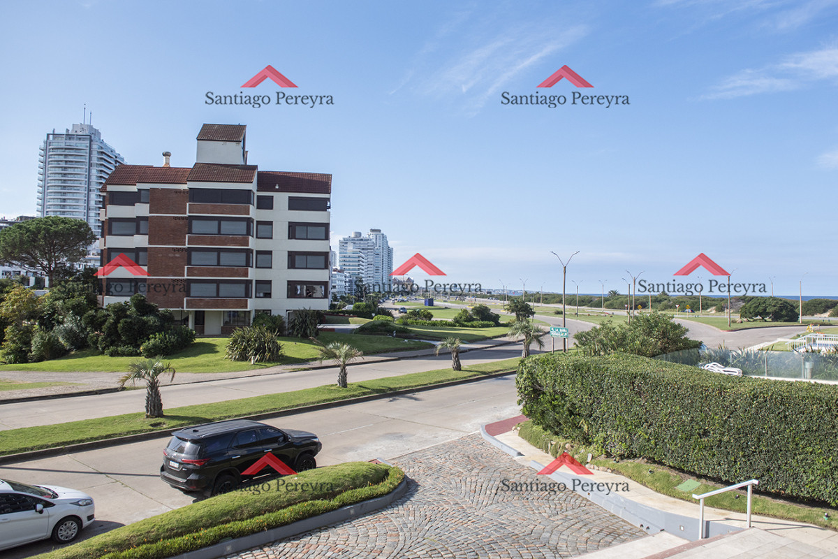 Apartamento ID.16562 - Vende departamento de 3 dormitorios en Ocean Tower, Punta del Este 