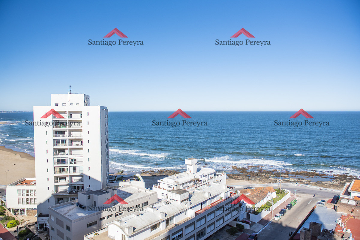 Apartamento ID.17104 - Departamento de 1 dormitorio y medio en venta en Peninsula, vista al mar. 