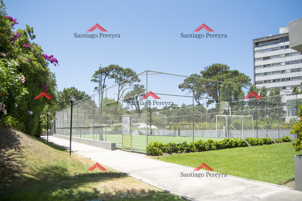 Apartamento ID.16867 - Vende apto de 2 dormitorios con vista al mar en Punta del este