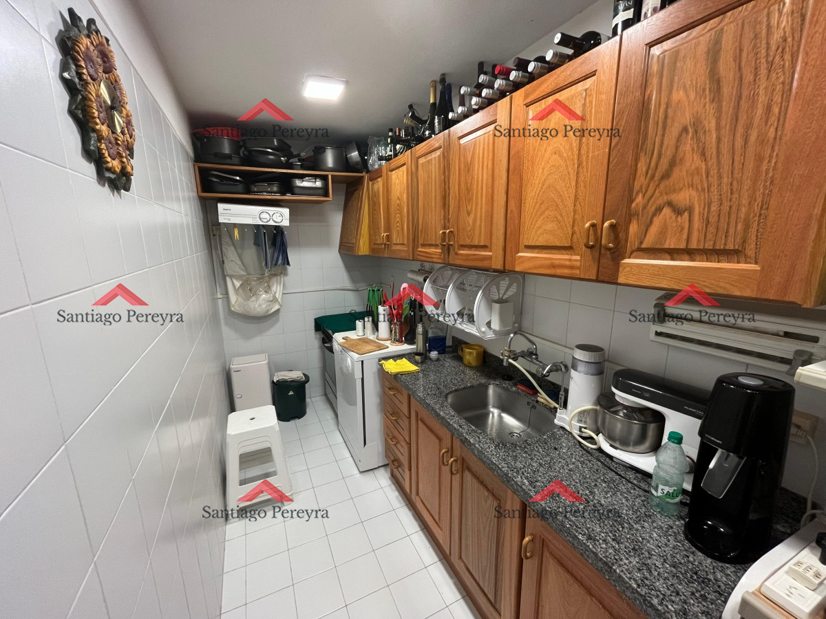 Apartamento ID.14824 - Oportunidad. Vende apartamento de 2 dormitorios con amplia planta en Punta del Este