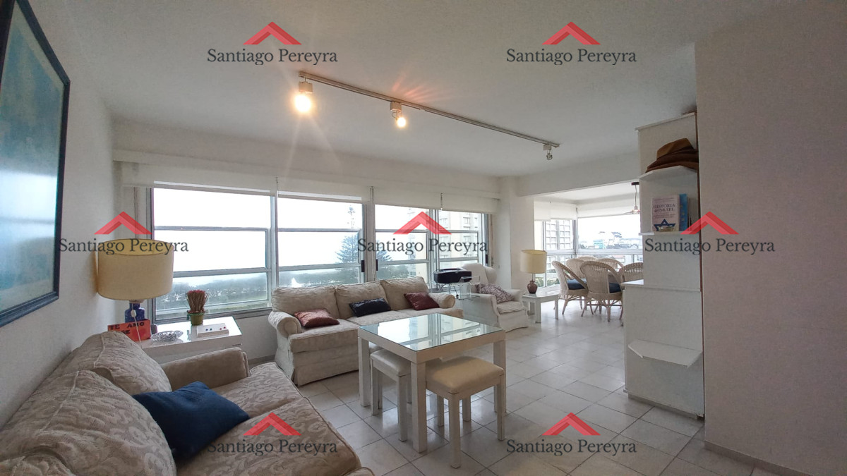 Apartamento ID.17026 - Departamento de 3 dormitorios + dependencia en venta, Playa Mansa. Torre Jefferson,.