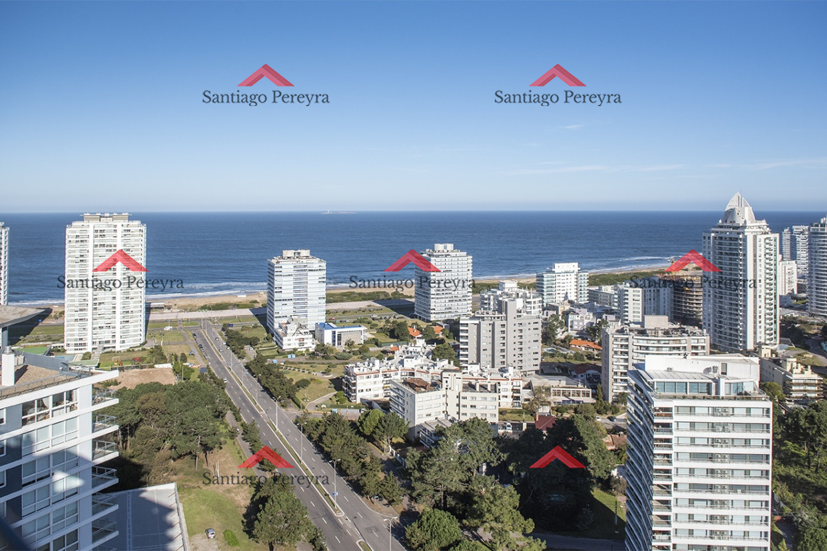 Apartamento ID.16241 - Vende departamento de 3 suites en Punta del Este.