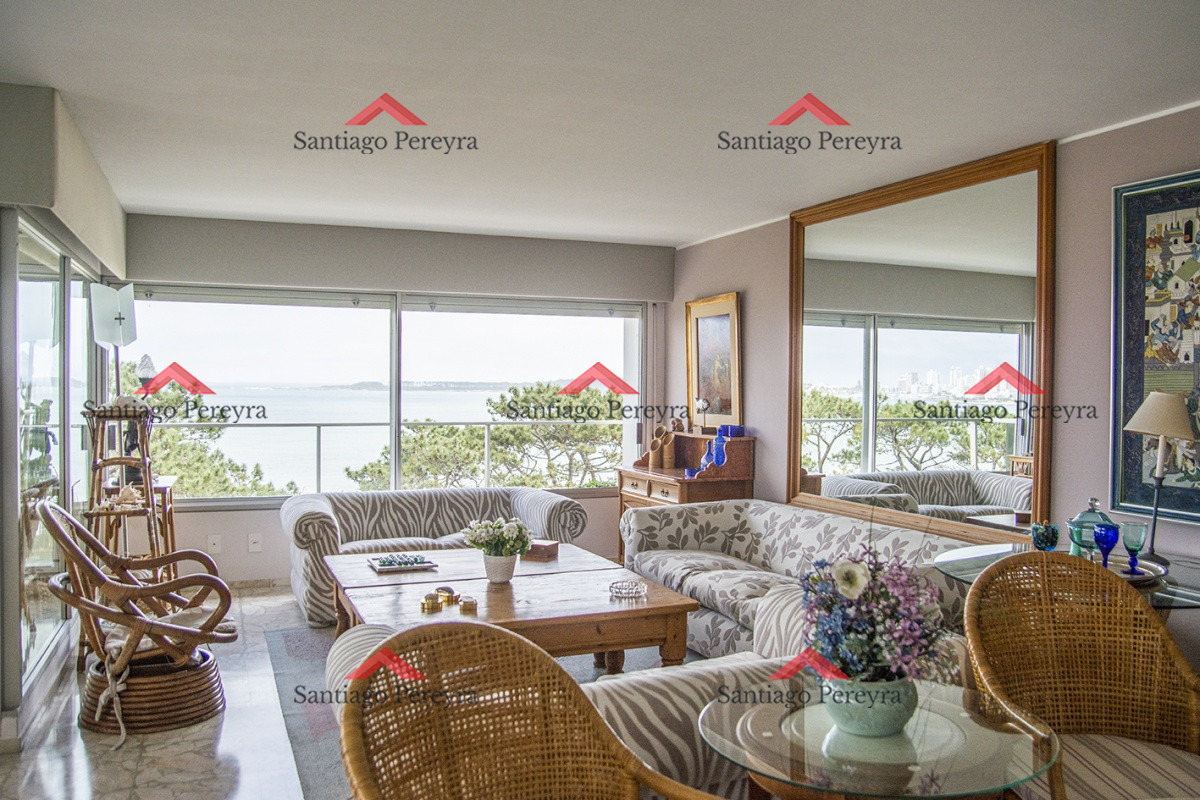 Apartamento ID.8236 - Amplia planta en primera línea al mar