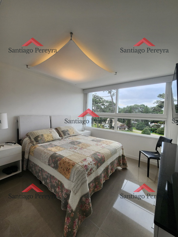 Apartamento ID.16240 - Departamento de 3 dormitorios + dependencia en venta en Torre One, Punta del Este.