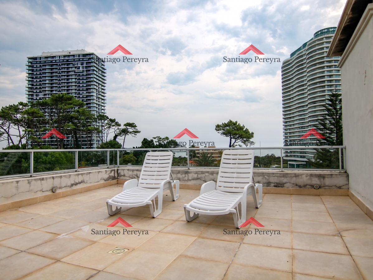 Apartamento ID.17053 - PH en playa mansa , departamento en Edificio Monet de 2 dormitorios, Punta Del Este