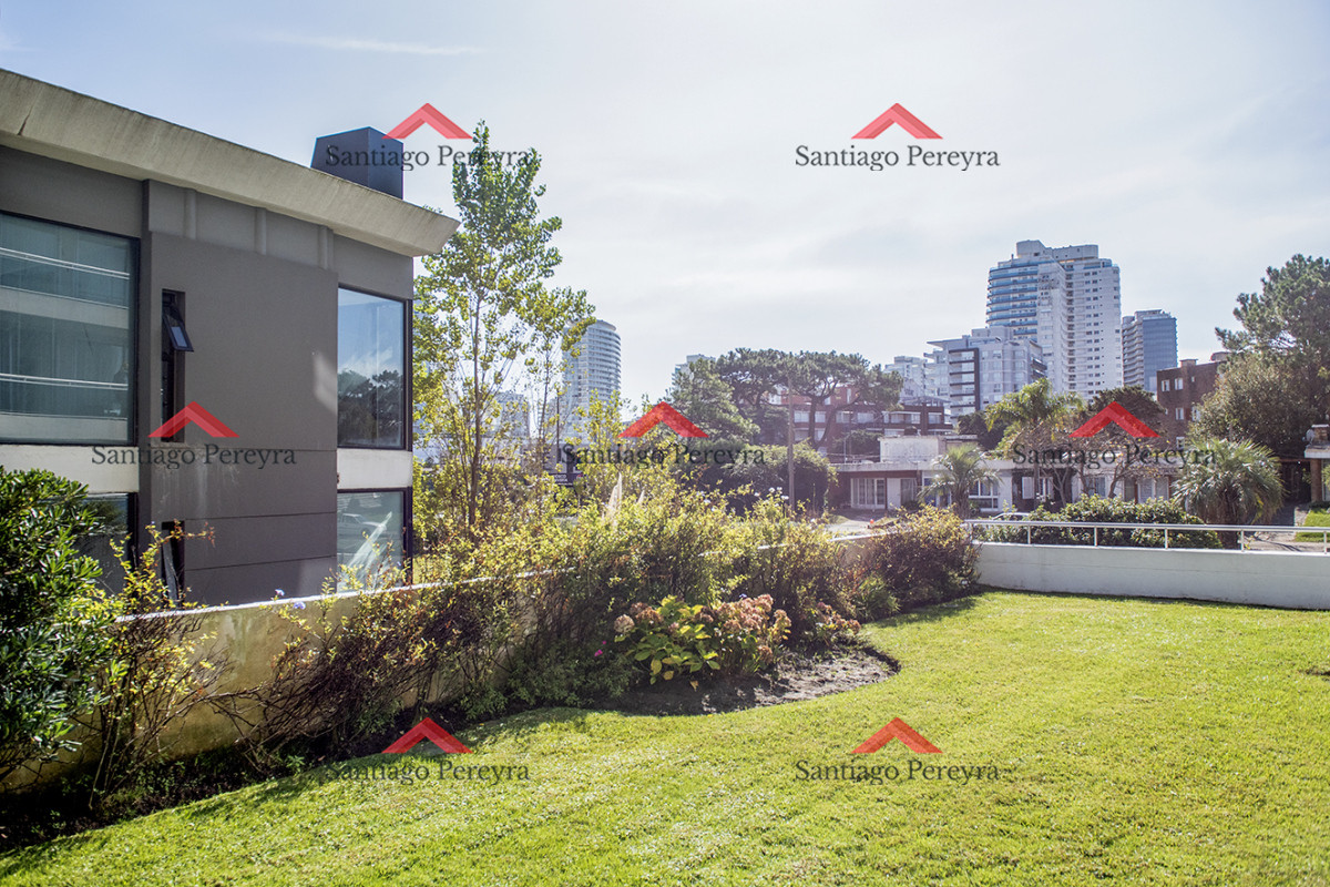 Apartamento ID.16166 - Oportunidad. Vende departamento de 2 dormitorios en Punta del Este