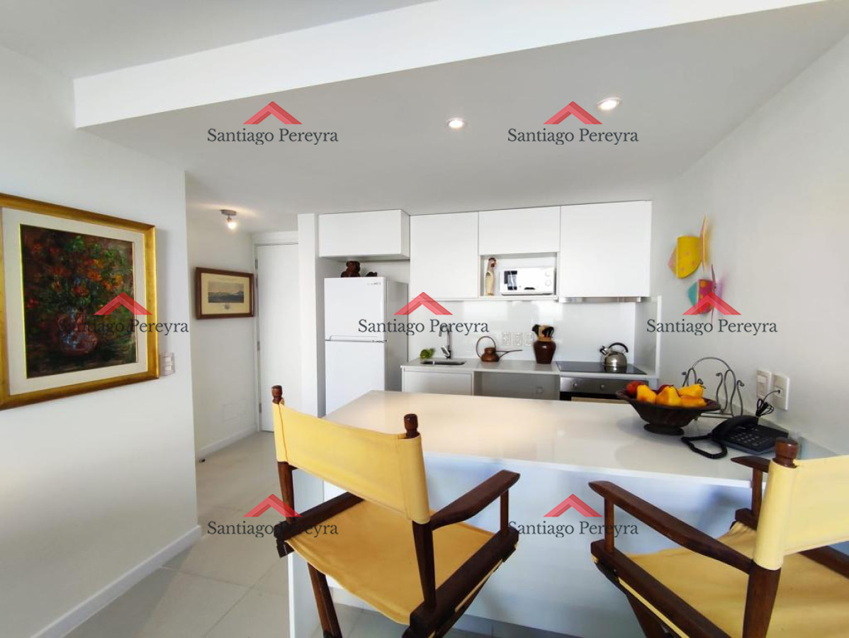 Apartamento ID.12946 - Frente al mar, en excelente ubicación frente a Enjoy, a 50 metros caminando de Playa Mansa. 1 dormitorios con excelente equipamiento.