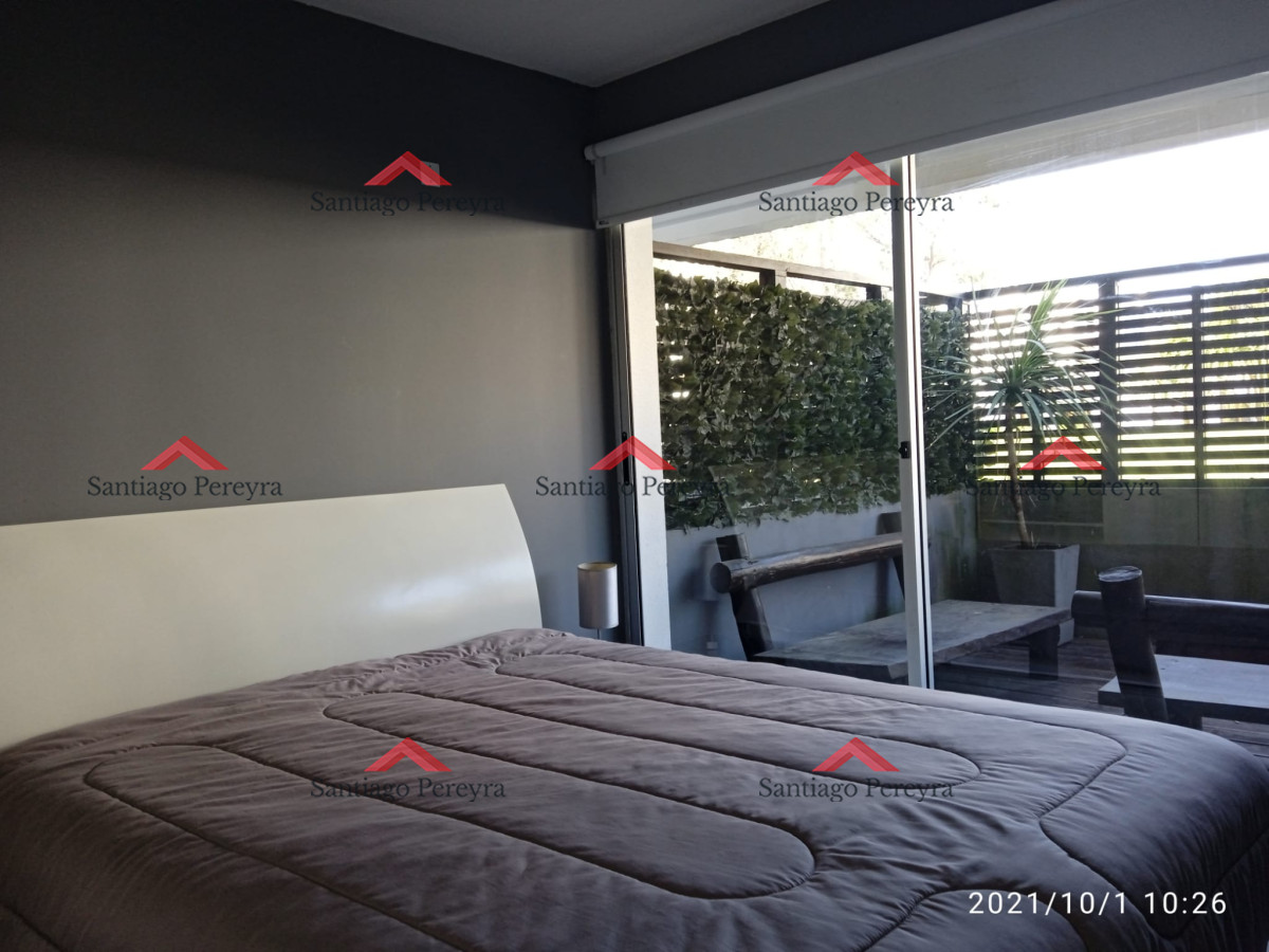 Apartamento ID.8018 - Se Vende Apartamento 2 dormitorios con patio exclusivo. Frente al mar 
