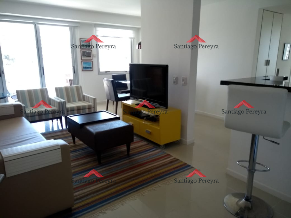 Apartamento ID.15490 - Vende apartamento de 2 dormitorios y medio, Punta del Este 