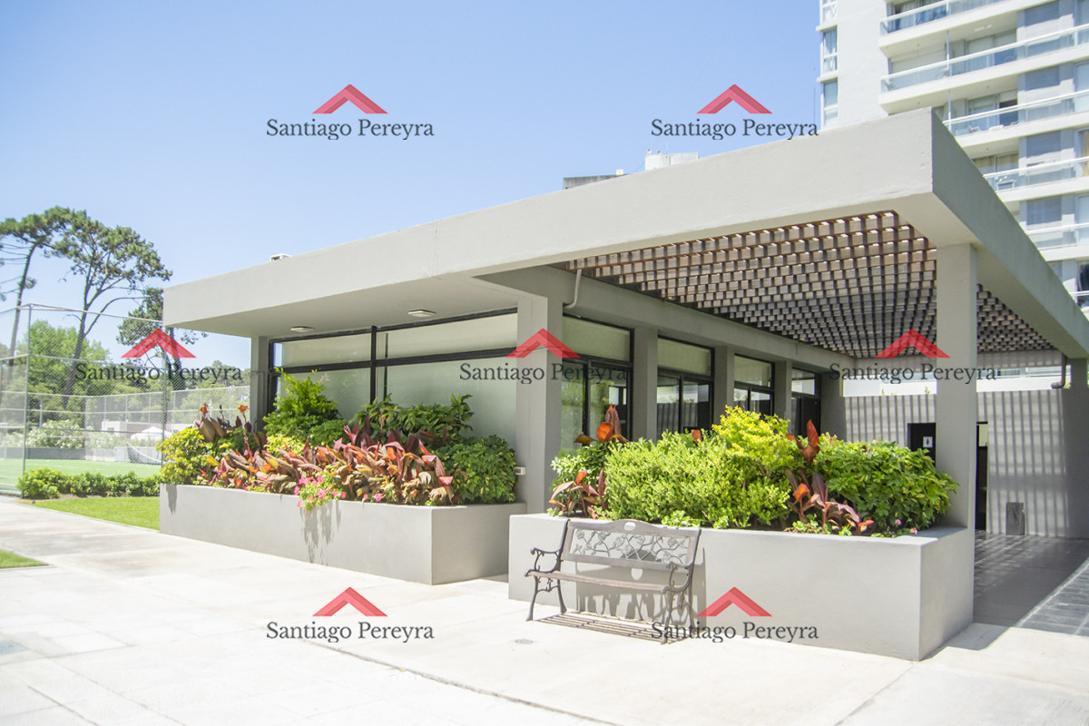 Apartamento ID.16867 - Vende apto de 2 dormitorios con vista al mar en Punta del este