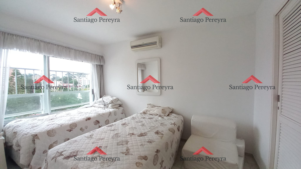 Apartamento ID.17026 - Departamento de 3 dormitorios + dependencia en venta, Playa Mansa. Torre Jefferson,.