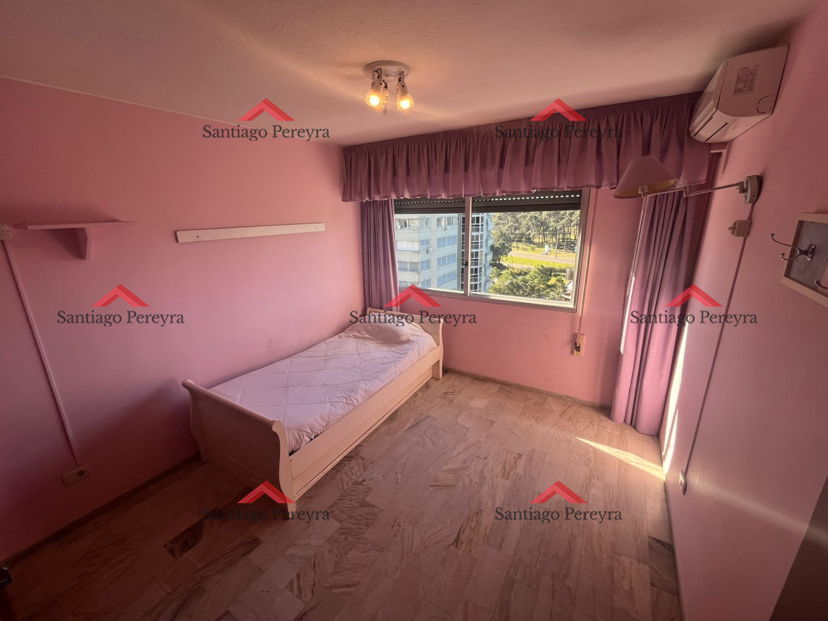 Apartamento ID.12795 - VENDE APARTAMENTO DE 3 DORMITORIOS EN TORRE DE CATEGORÍA, EDIFICIO ROOSEVELT CENTER, PUNTA DEL ESTE.