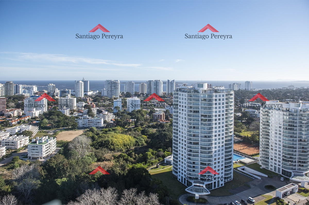 Apartamento ID.16241 - Vende departamento de 3 suites en Punta del Este.