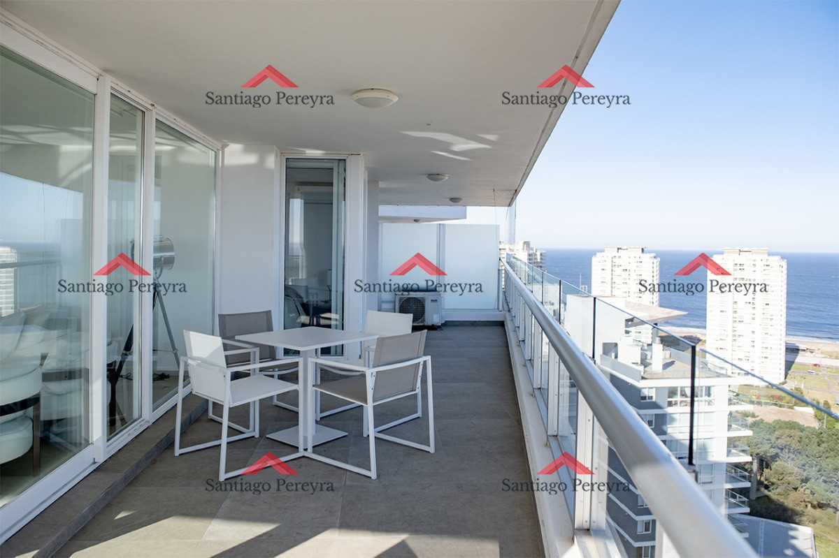 Apartamento ID.16241 - Vende departamento de 3 suites en Punta del Este.
