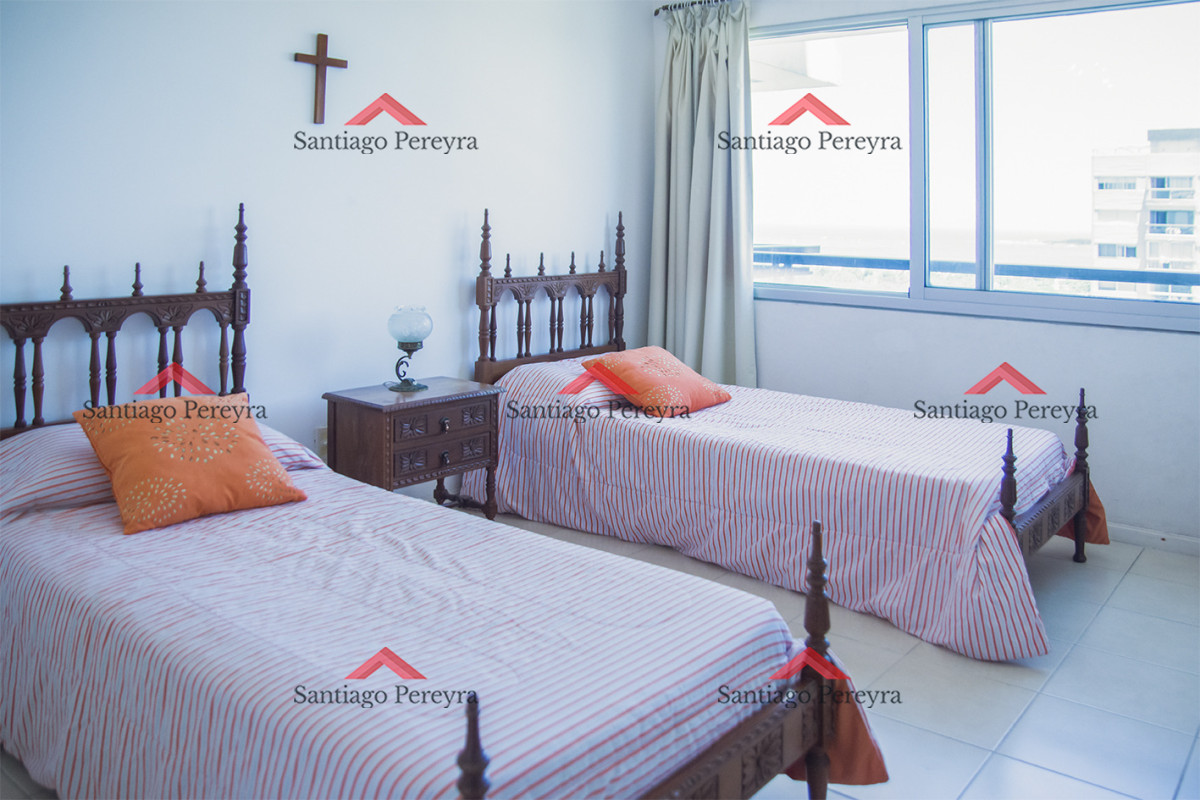 Apartamento ID.16867 - Vende apto de 2 dormitorios con vista al mar en Punta del este