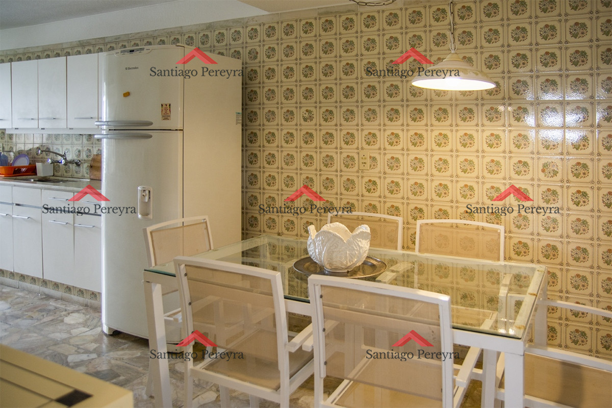 Apartamento ID.14359 - Se vende Hermoso Penthouse frente al mar de 3 dormitorios con barbacoa, Playa Mansa, Punta del Este
