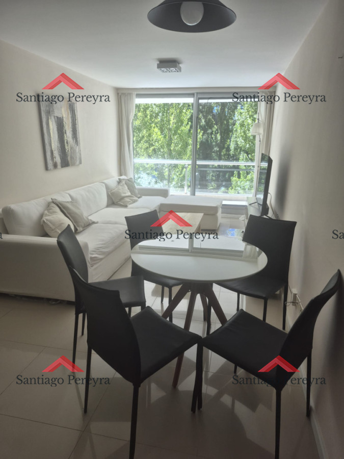 Apartamento ID.16988 - Apartamento en Venta de 2 dormitorios en Punta del Este Sobre Roosevelt