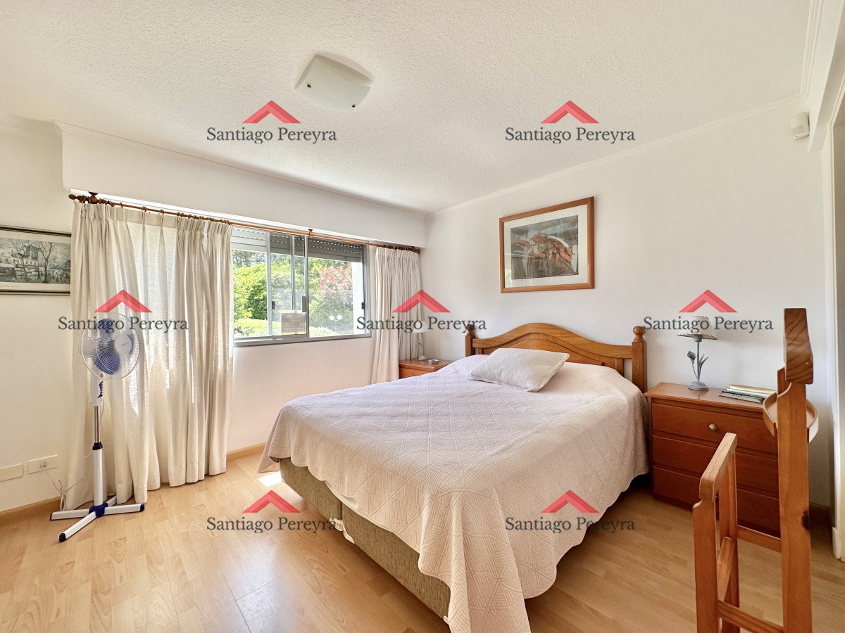 Apartamento ID.15728 - Vende Apartamento en Mansa - Punta del Este de 3 dormitorios, con Balcon.