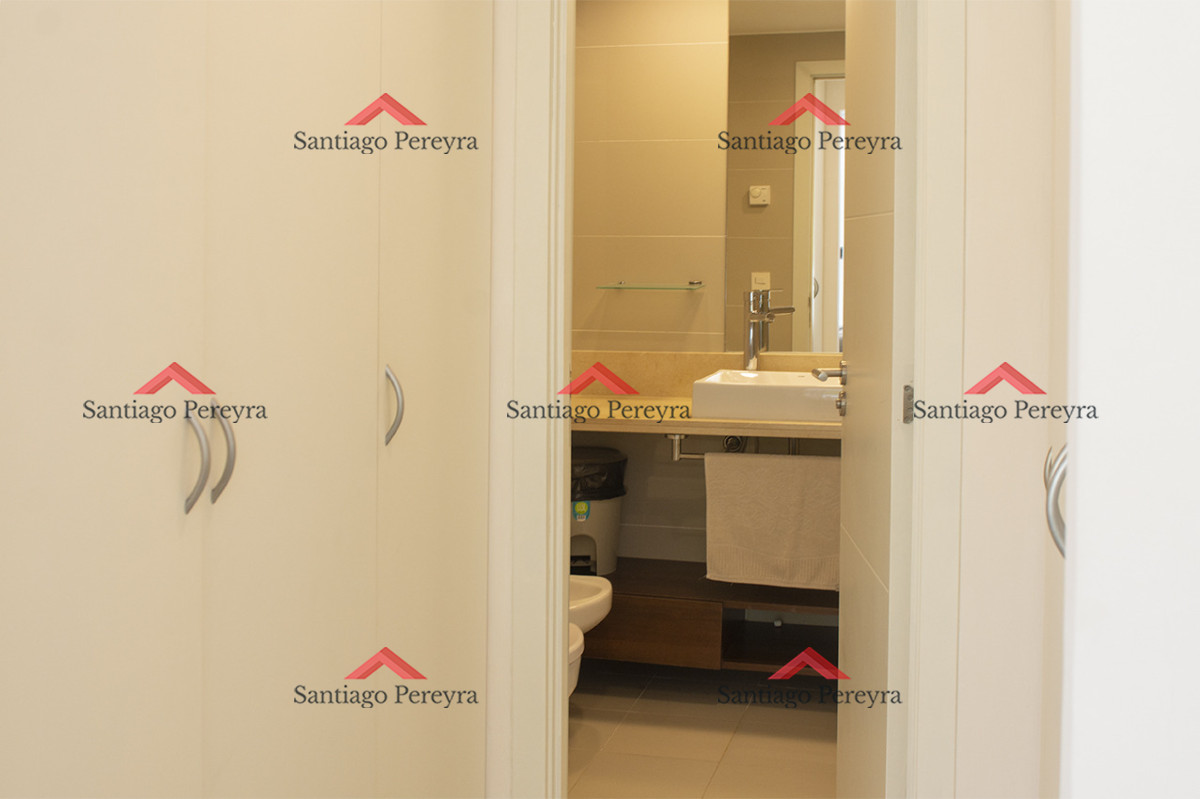 Apartamento ID.16988 - Apartamento en Venta de 2 dormitorios en Punta del Este Sobre Roosevelt