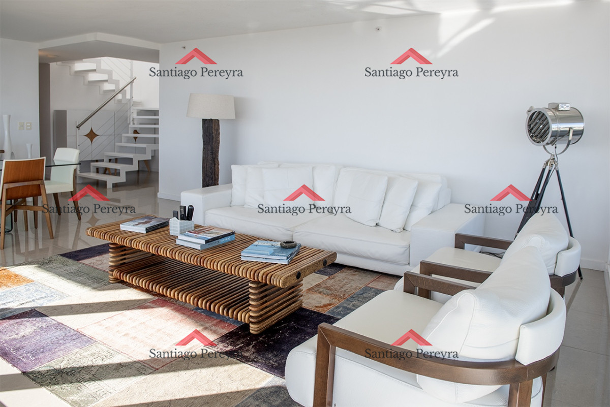 Apartamento ID.16241 - Vende departamento de 3 suites en Punta del Este.