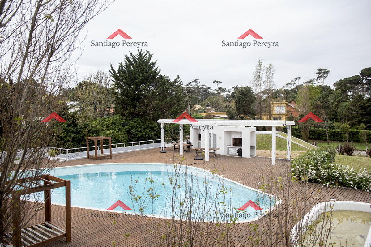 Apartamento ID.15910 - Departamento de 3 dormitorios en venta. Gran Oportunidad en Playa Mansa.