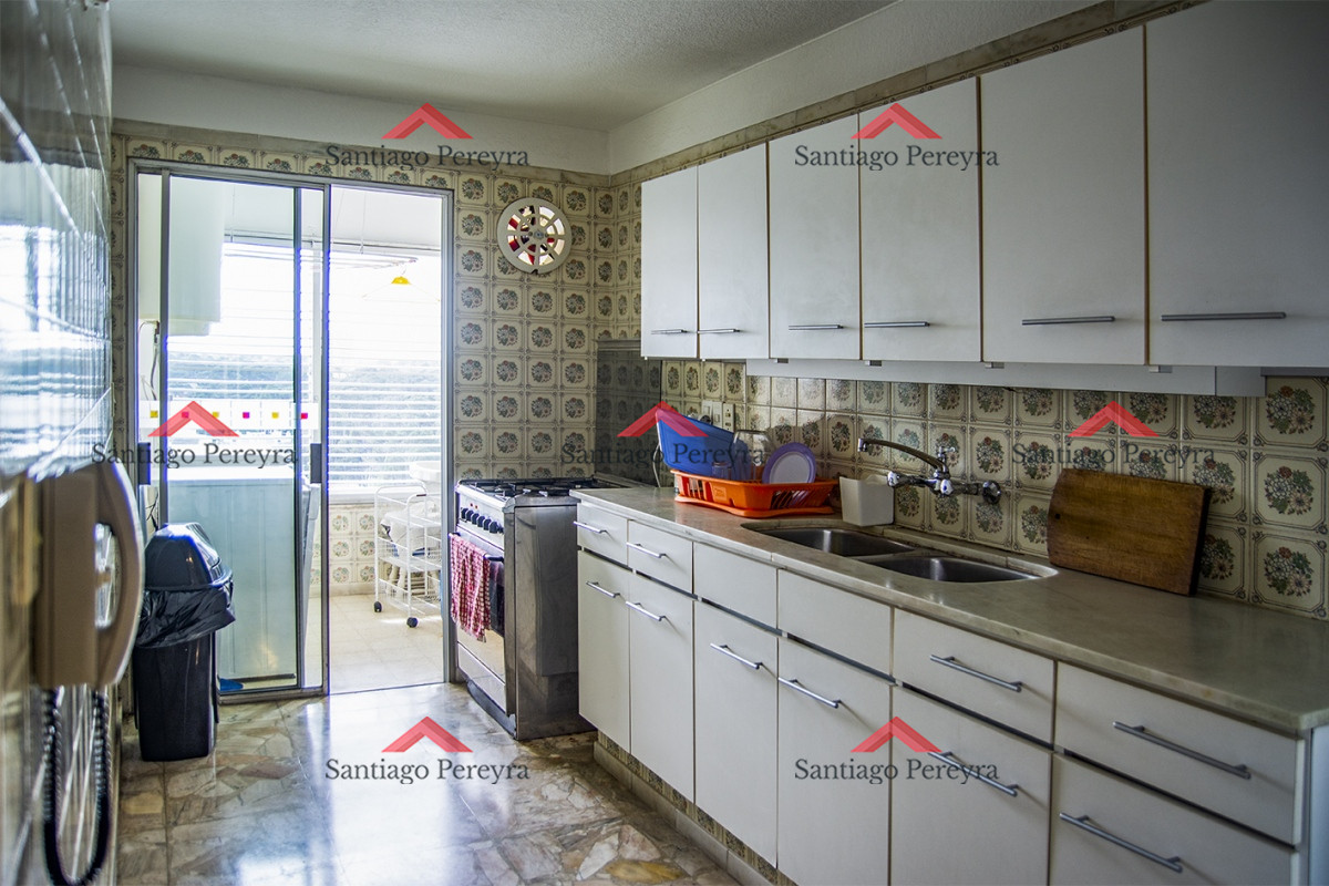Apartamento ID.14359 - Se vende Hermoso Penthouse frente al mar de 3 dormitorios con barbacoa, Playa Mansa, Punta del Este