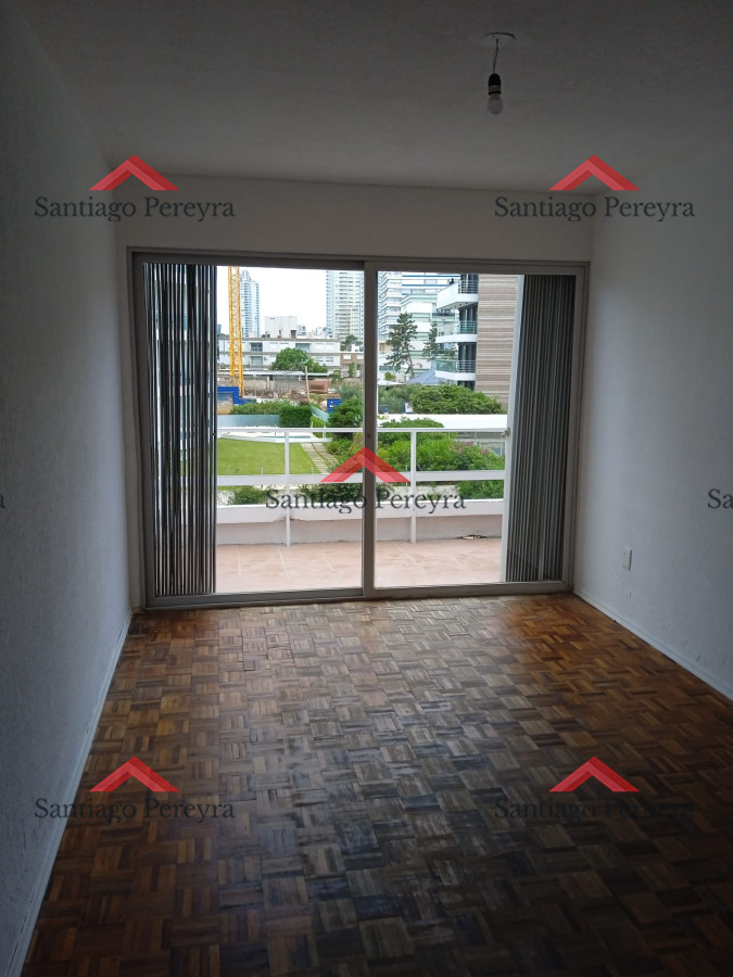 Apartamento ID.14826 - Apartamento en venta de 2 dormitorios en Punta Del Este 