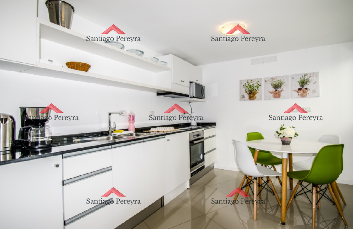 Apartamento ID.16383 - Vende apartamento de 3 dormitorios, con vista al mar desde su balcon con parrilla, en Mansa Punta del Este.