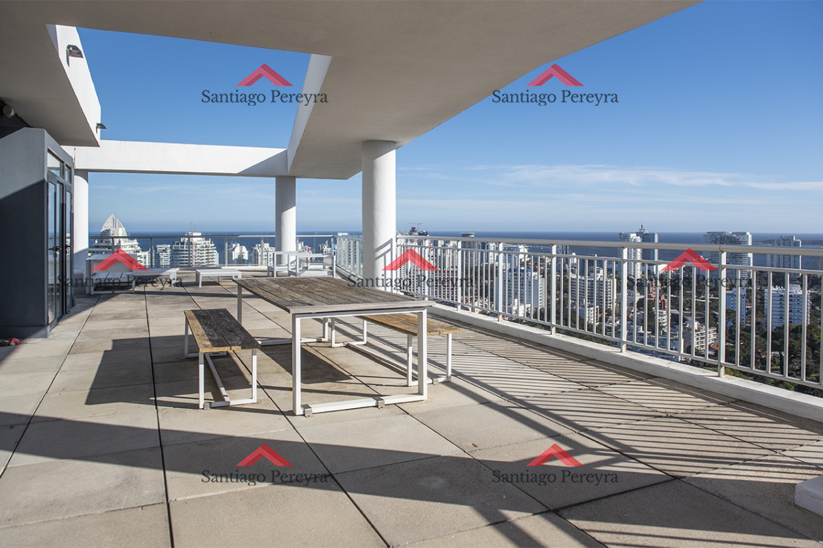 Apartamento ID.16241 - Vende departamento de 3 suites en Punta del Este.