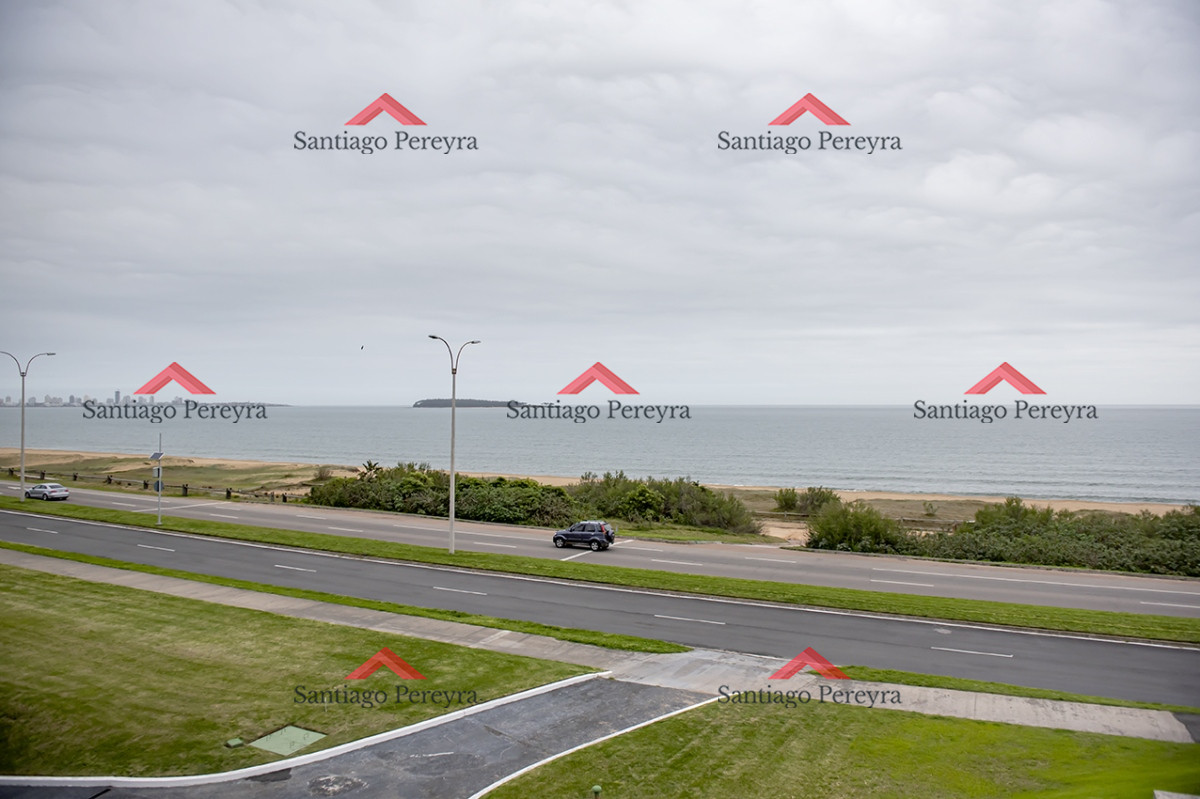 Apartamento ID.15910 - Departamento de 3 dormitorios en venta. Gran Oportunidad en Playa Mansa.