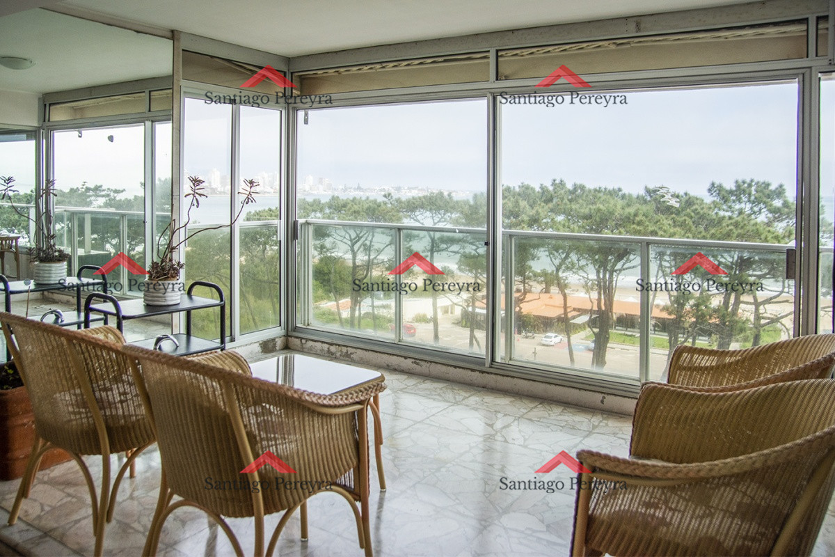 Apartamento ID.8236 - Amplia planta en primera línea al mar