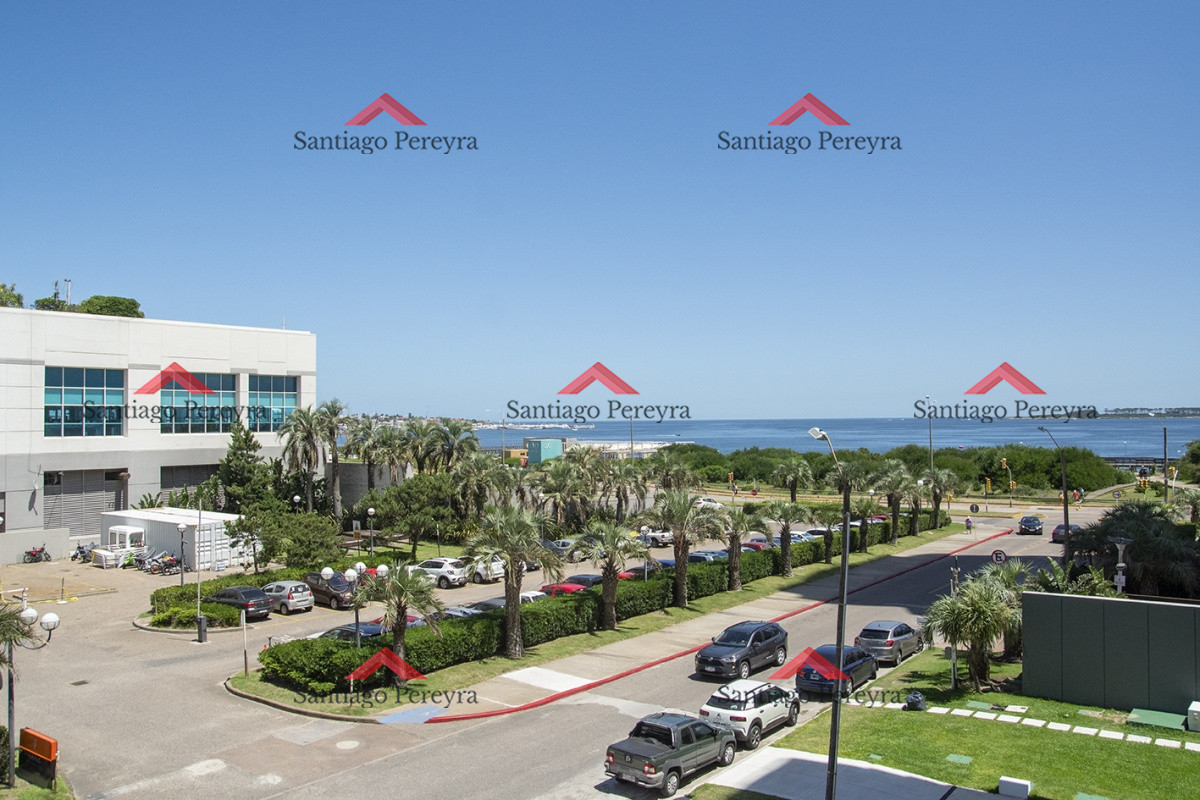 Apartamento ID.12946 - Frente al mar, en excelente ubicación frente a Enjoy, a 50 metros caminando de Playa Mansa. 1 dormitorios con excelente equipamiento.