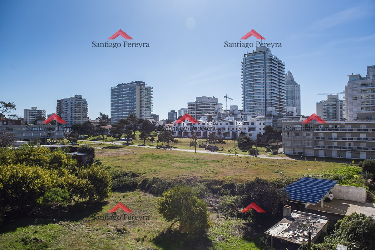 Apartamento ID.15803 - Apartamento en Venta de 2 dormitorios en Edificio Panorama , Punta del este 