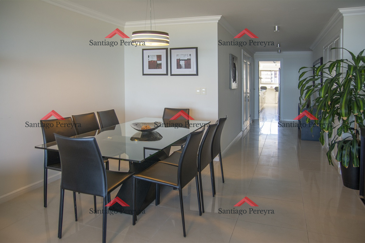 Apartamento ID.14060 - Vende apartamento de 3 dormitorios en Torre Imperiale I, Frente al mar, Punta del Este 