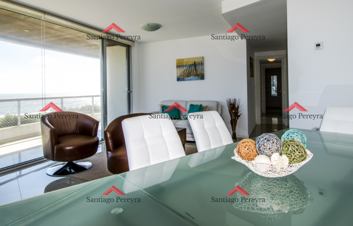 Apartamento ID.16383 - Vende apartamento de 3 dormitorios, con vista al mar desde su balcon con parrilla, en Mansa Punta del Este.