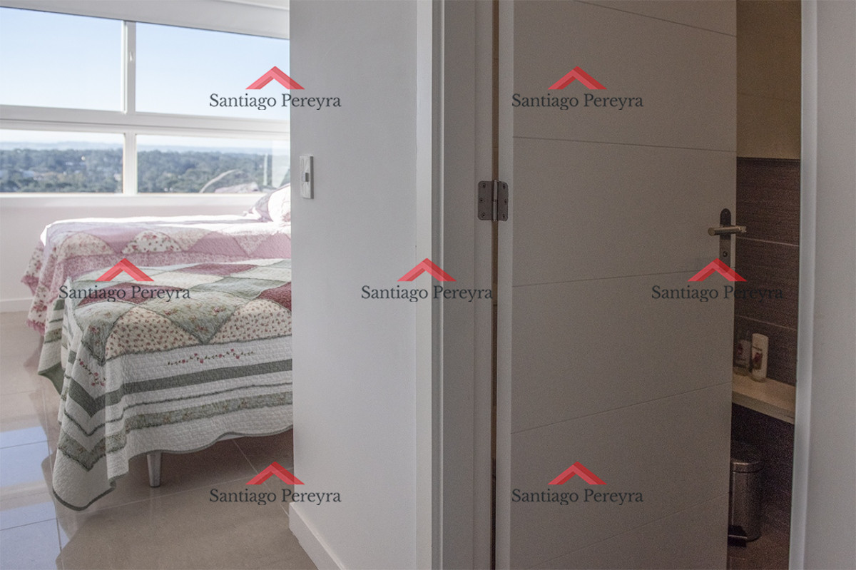 Apartamento ID.16241 - Vende departamento de 3 suites en Punta del Este.