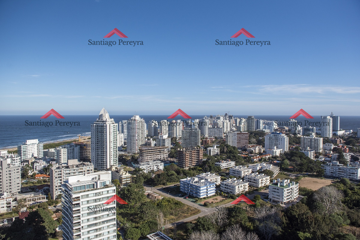 Apartamento ID.16241 - Vende departamento de 3 suites en Punta del Este.
