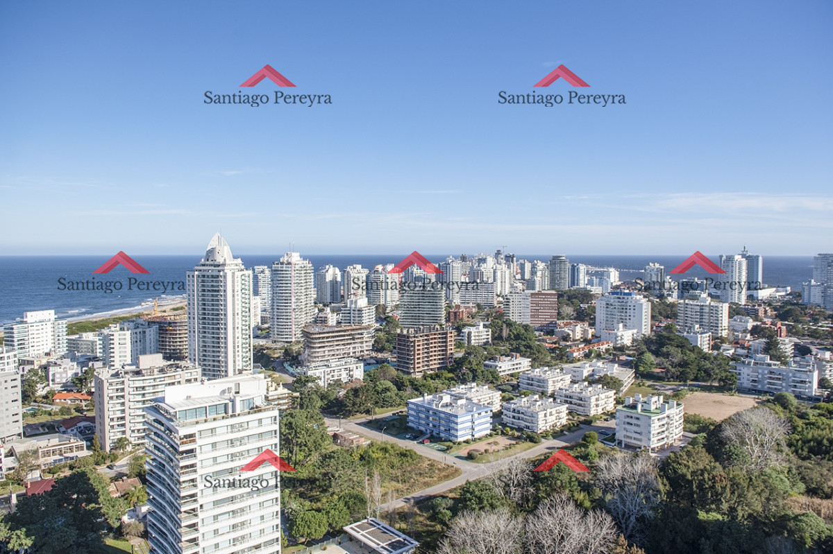Apartamento ID.16241 - Vende departamento de 3 suites en Punta del Este.