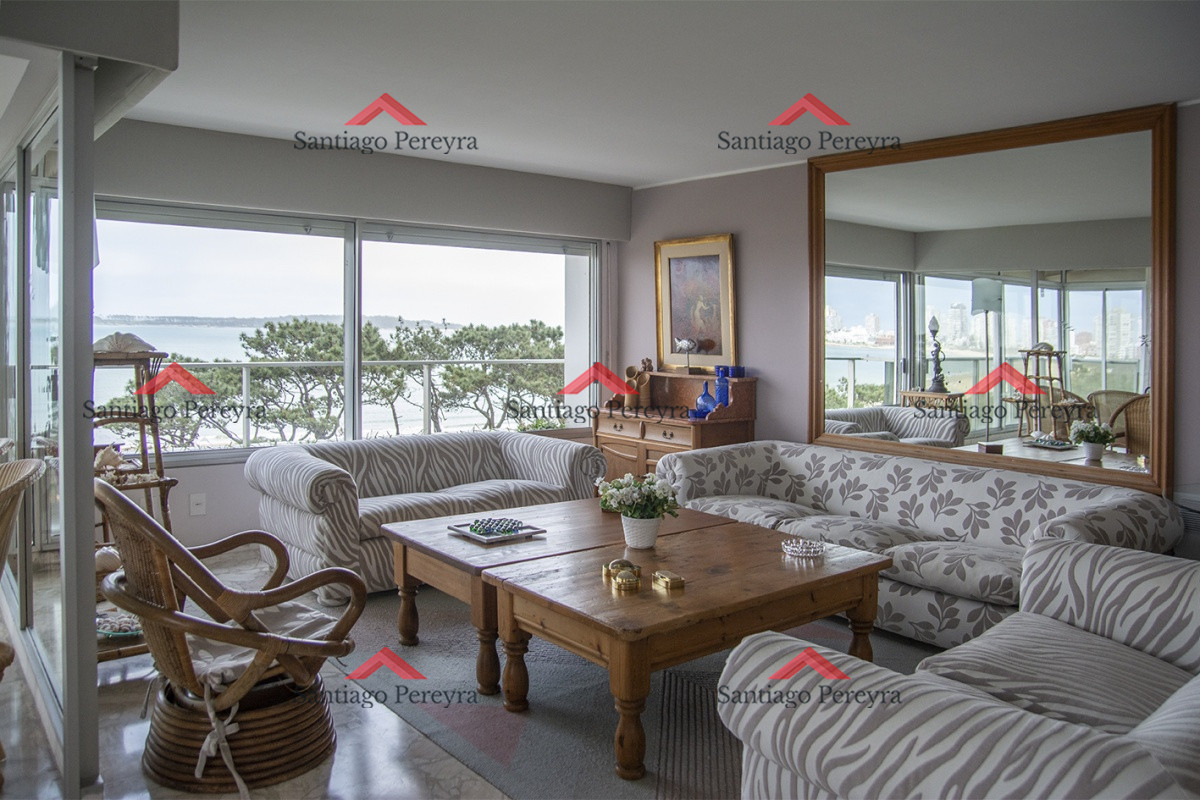 Apartamento ID.8236 - Amplia planta en primera línea al mar