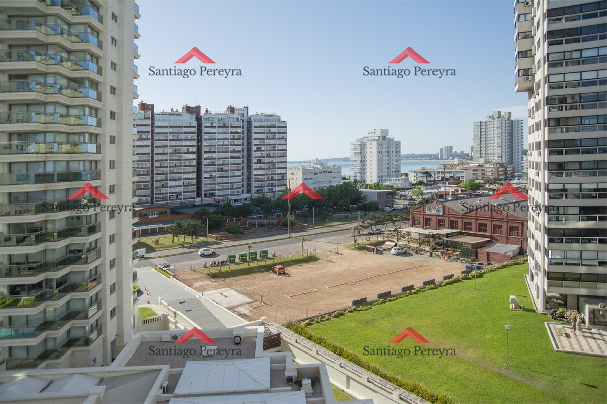 Apartamento ID.14060 - Vende apartamento de 3 dormitorios en Torre Imperiale I, Frente al mar, Punta del Este 