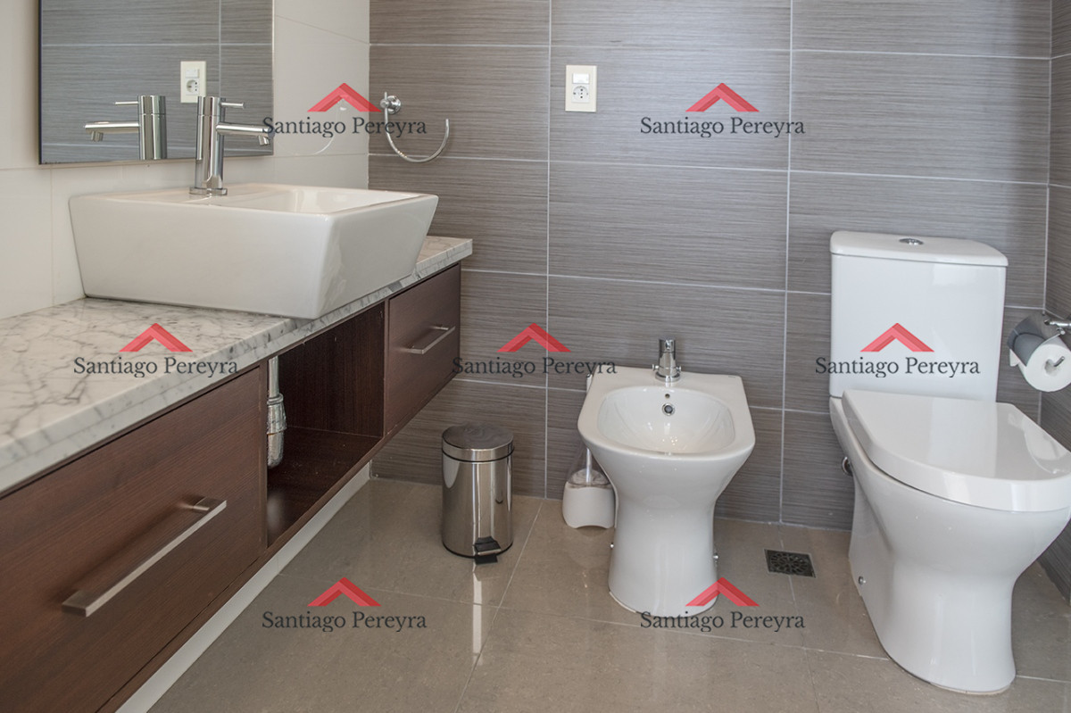 Apartamento ID.16241 - Vende departamento de 3 suites en Punta del Este.