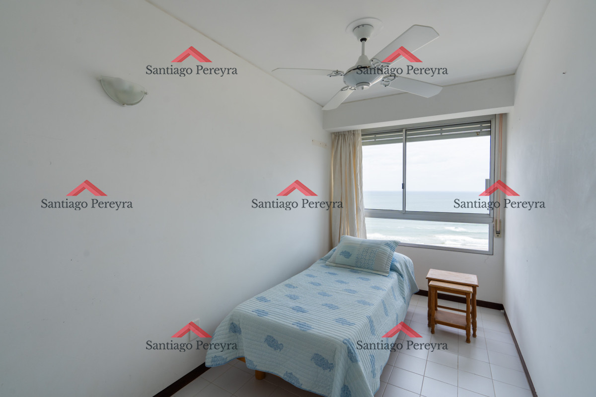 Apartamento ID.16497 - Apartamento en Venta de 3 dormitorios Frente al Mar en Playa Brava , Punta del este 