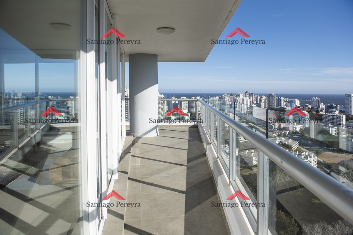 Apartamento ID.16241 - Vende departamento de 3 suites en Punta del Este.