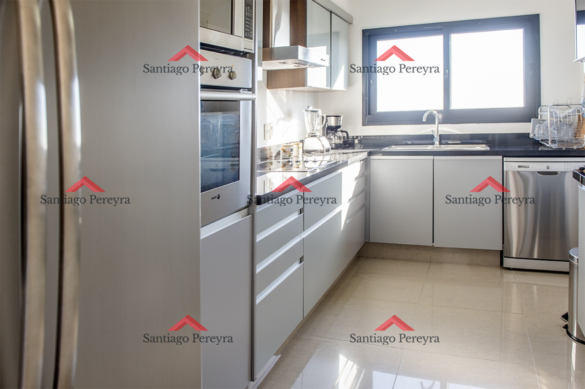 Apartamento ID.16241 - Vende departamento de 3 suites en Punta del Este.