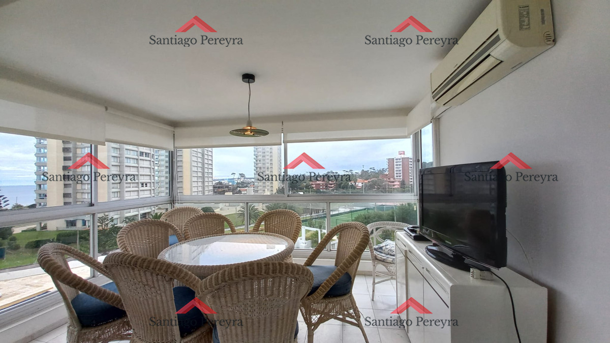 Apartamento ID.17026 - Departamento de 3 dormitorios + dependencia en venta, Playa Mansa. Torre Jefferson,.