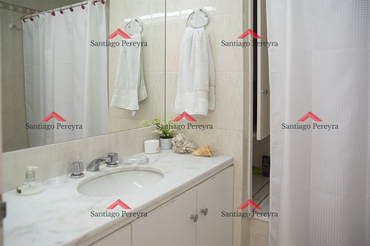 Apartamento ID.16561 - Espectacular Penthouse en venta a pasos del mar. 3 dormitorios + dependencia. Playa Brava.