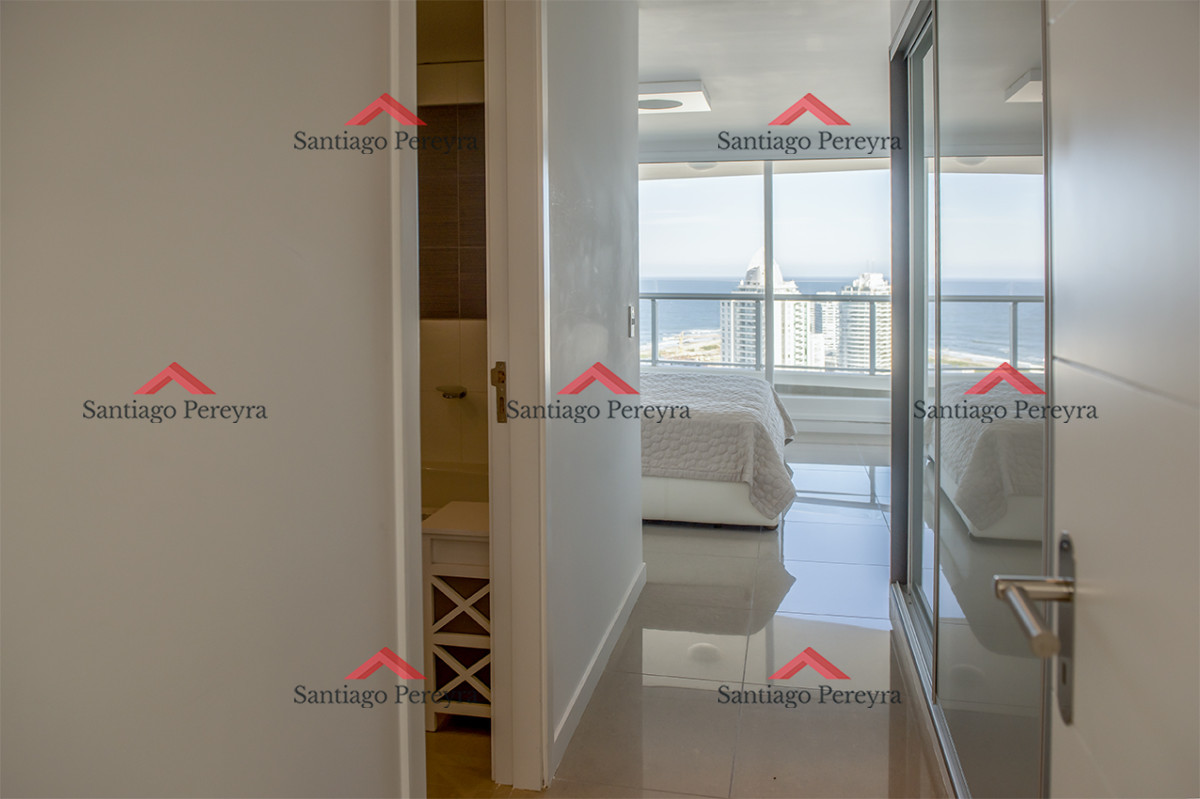 Apartamento ID.16241 - Vende departamento de 3 suites en Punta del Este.