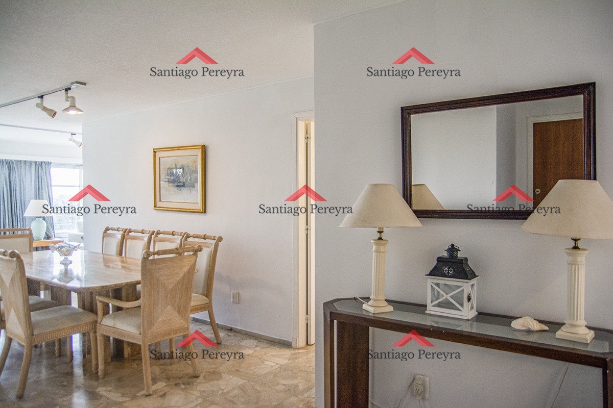 Apartamento ID.14359 - Se vende Hermoso Penthouse frente al mar de 3 dormitorios con barbacoa, Playa Mansa, Punta del Este