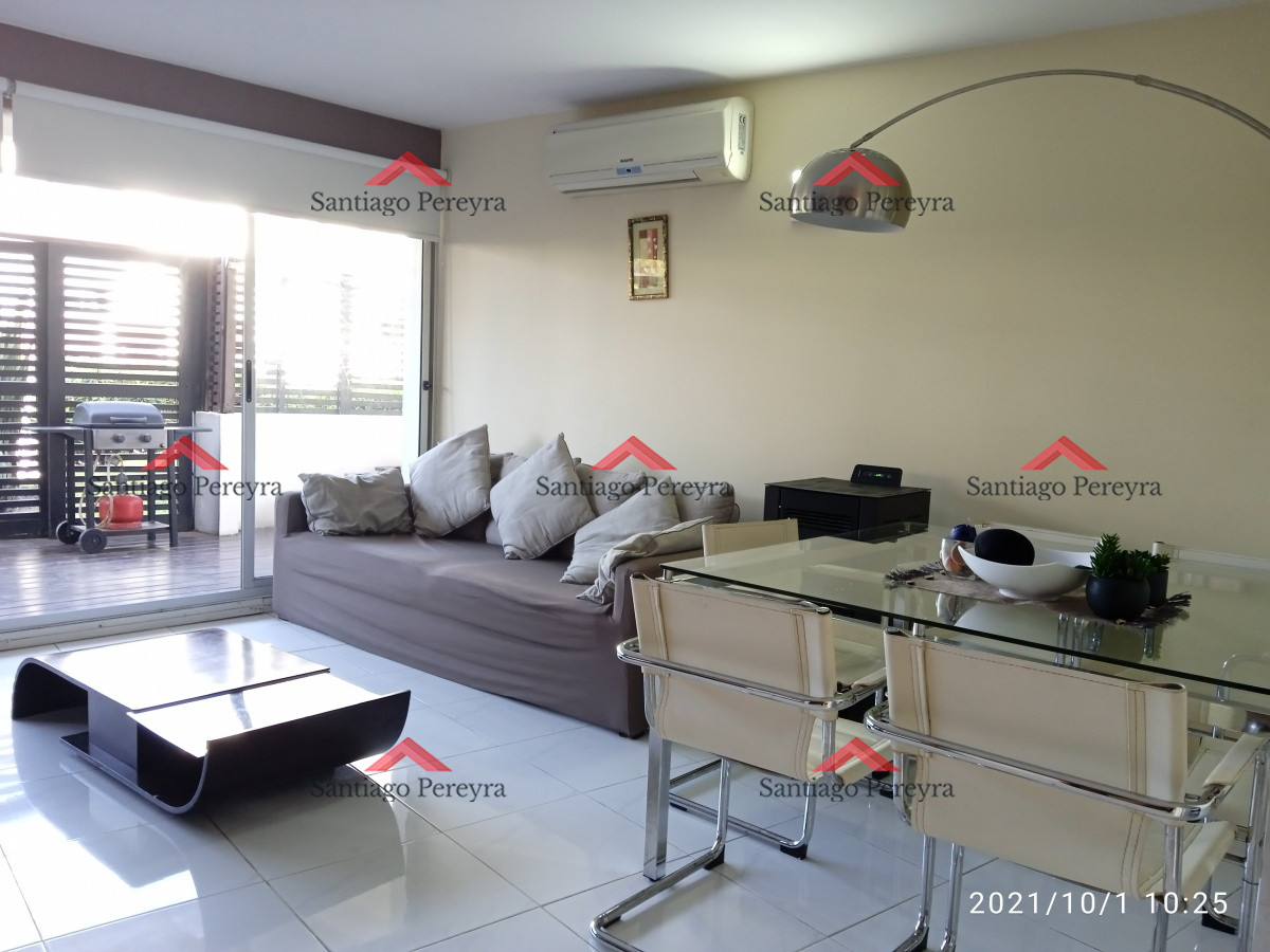 Apartamento ID.8018 - Se Vende Apartamento 2 dormitorios con patio exclusivo. Frente al mar 